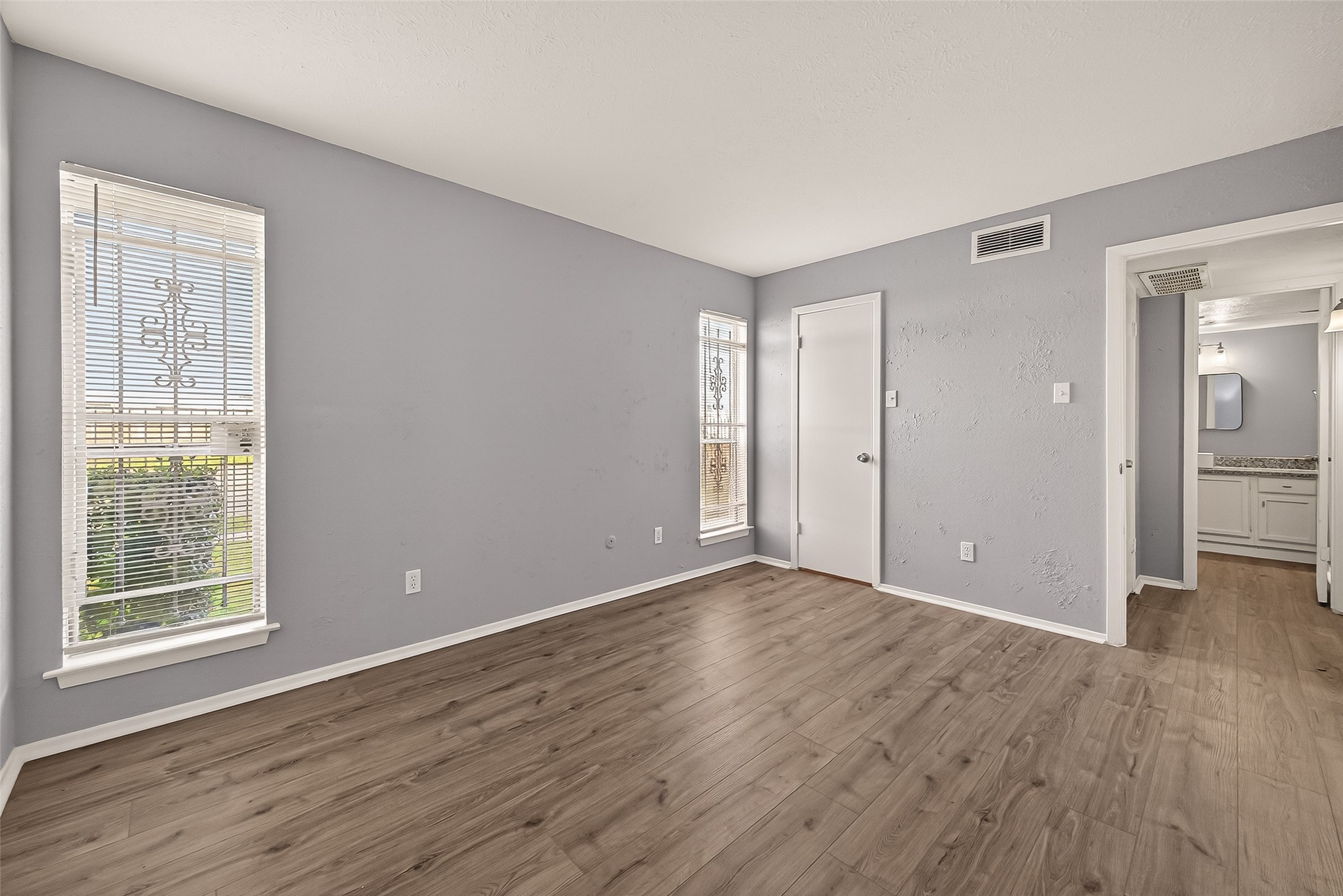 7313 Gulf Freeway, Unit 904 Houston, TX 77017 - Photo 20 of 27 a view of an empty room with wooden floor and a window