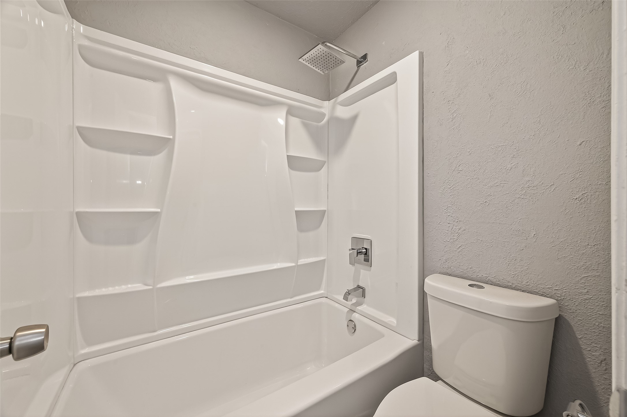 7313 Gulf Freeway, Unit 904 Houston, TX 77017 - Photo 24 of 27 a bathroom with a toilet and a bathtub