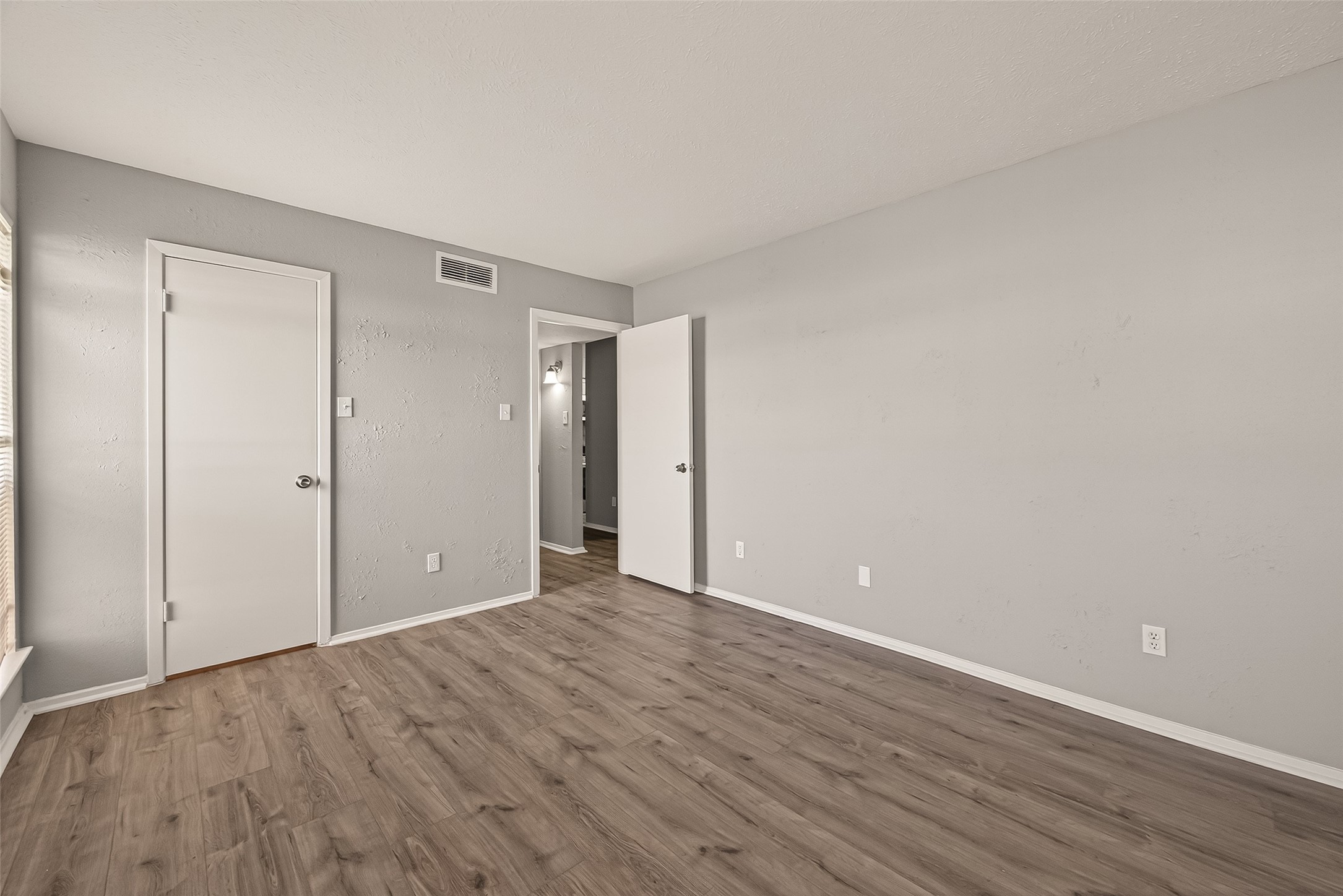 7313 Gulf Freeway, Unit 904 Houston, TX 77017 - Photo 6 of 27 a view of an empty room with wooden floor