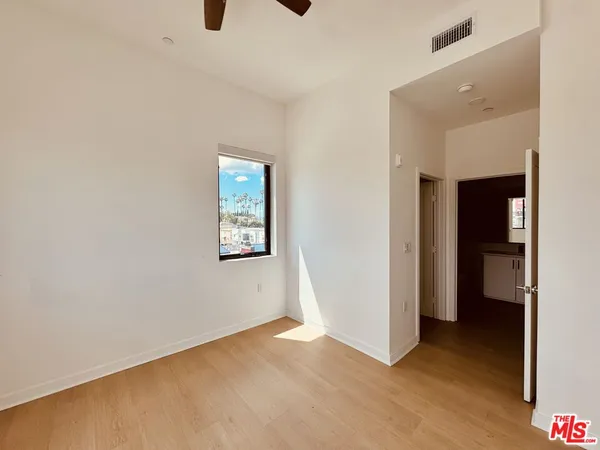 $2,995 | 3977 Beverly Boulevard, Unit 402, Los Angeles, CA 90004