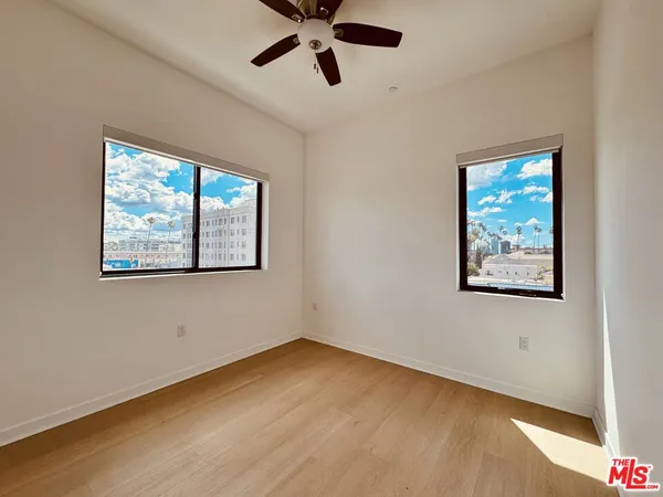 $2,995 | 3977 Beverly Boulevard, Unit 402, Los Angeles, CA 90004