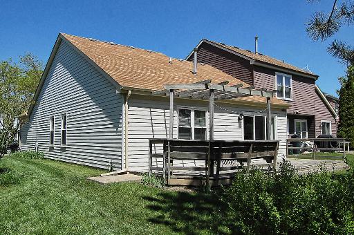 41 Bedford Road Mundelein, IL 60060 - Photo 16 of 16 a front view of a house with a garden