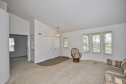 41 Bedford Road Mundelein, IL 60060 - Photo 3 of 16 a view of a livingroom with furniture