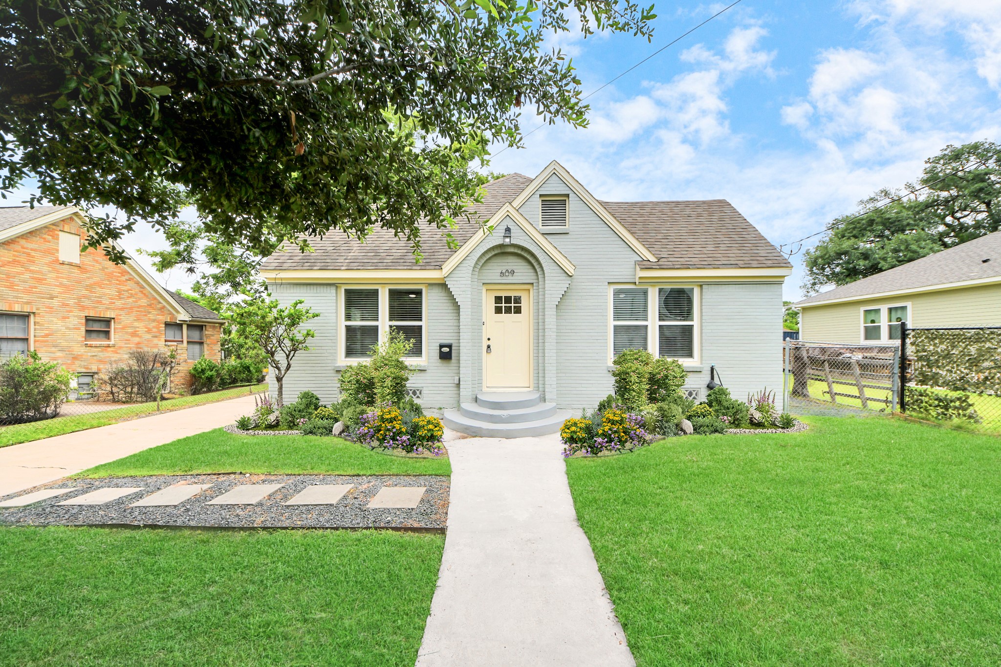 609 Reid Street Houston, TX 77022 - Photo 11 of 50 Darling Cottage! Photo is virtually staged