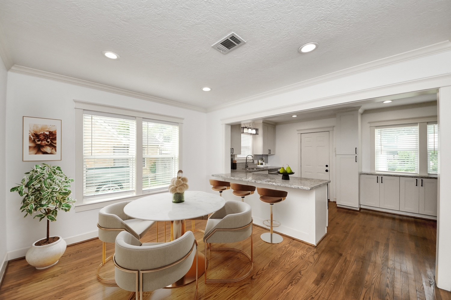 609 Reid Street Houston, TX 77022 - Photo 6 of 50 Breakfast area/dining room plus a breakfst bar. Virtually stage