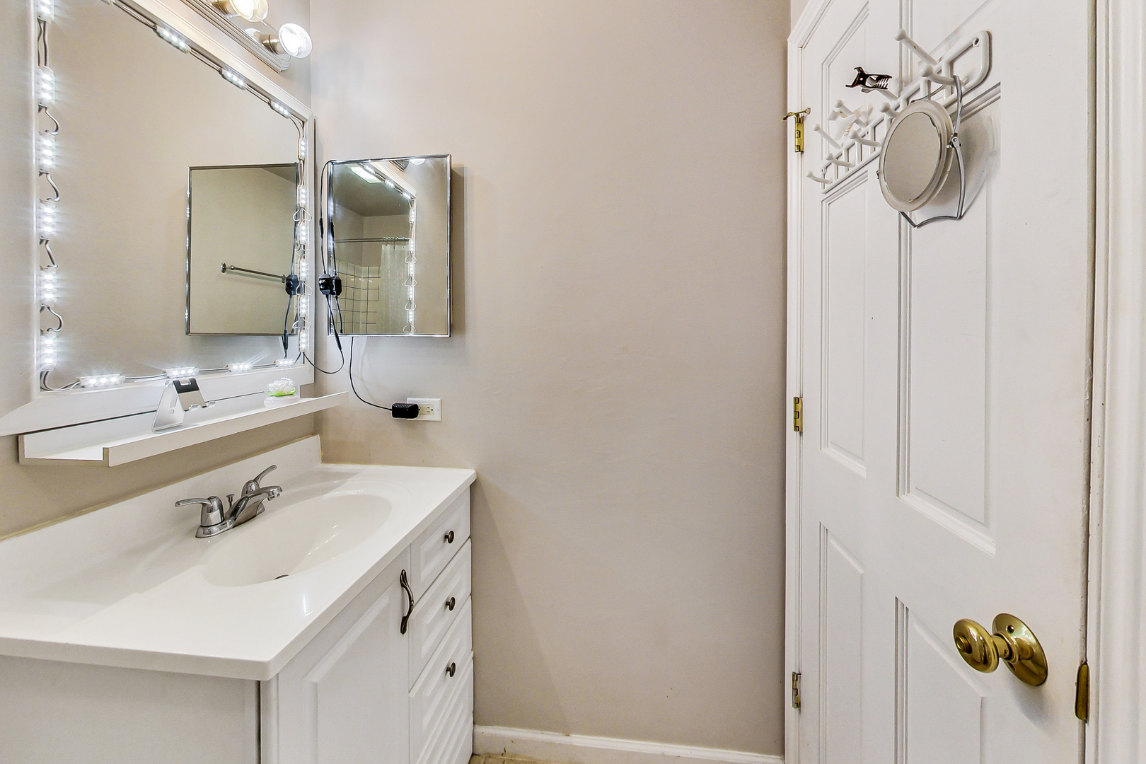 4464 Brookhaven Road Gurnee, IL 60031 - Photo 20 of 36 a bathroom with a sink vanity and mirror
