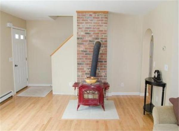 198 Ellis Road Westminster, MA 01473 - Photo 8 of 19 a bedroom with furniture and window
