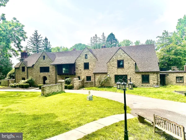 a view of a house with swimming pool and a yard