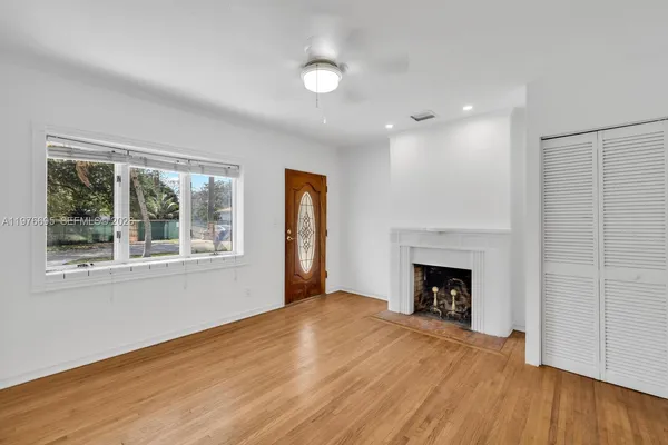 $1,248,000 | 11801 Northeast 11th Avenue, Biscayne Park, FL 33161