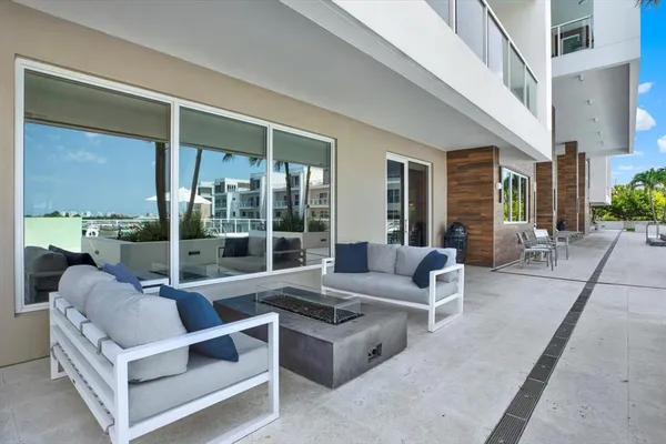 $4,800 | 920 North Osceola Avenue, Unit 301, Clearwater, FL 33755