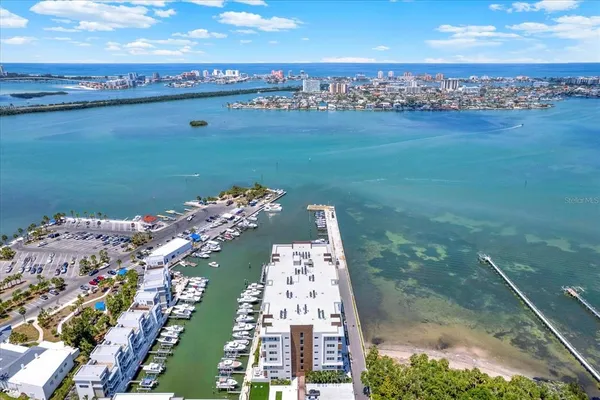 $4,800 | 920 North Osceola Avenue, Unit 301, Clearwater, FL 33755