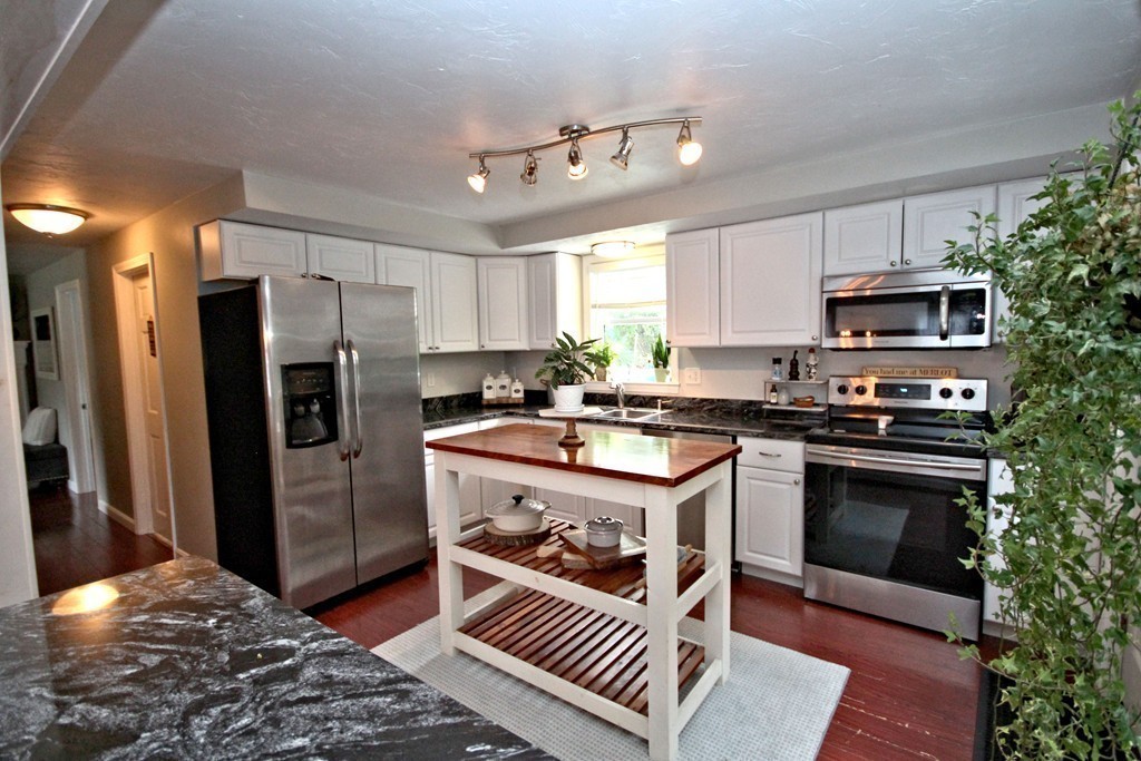99 Raymond Road Plymouth, MA 02360 - Photo 4 of 26 Gallery Image 4