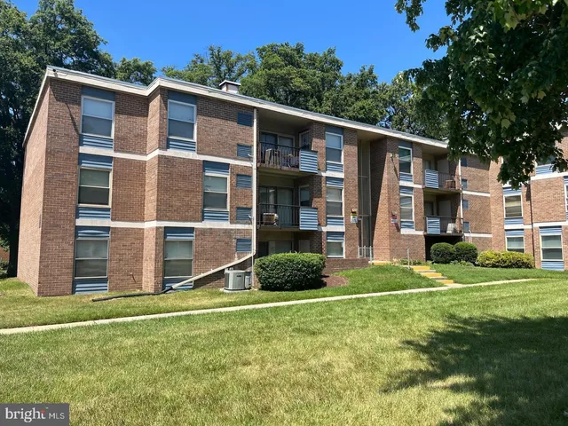 $1,150 | 3827 St Barnabas Road, Unit 3831T, Suitland, MD 20746