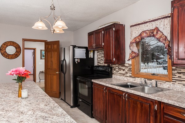 73 Brickett Street Springfield, MA 01119 - Photo 2 of 17 Gallery Image 2