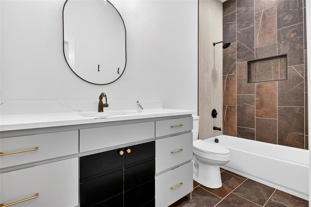 124 Aztec Drive Mabank, TX 75156 - Photo 25 of 33 Bathroom with vanity and washtub / shower combination
