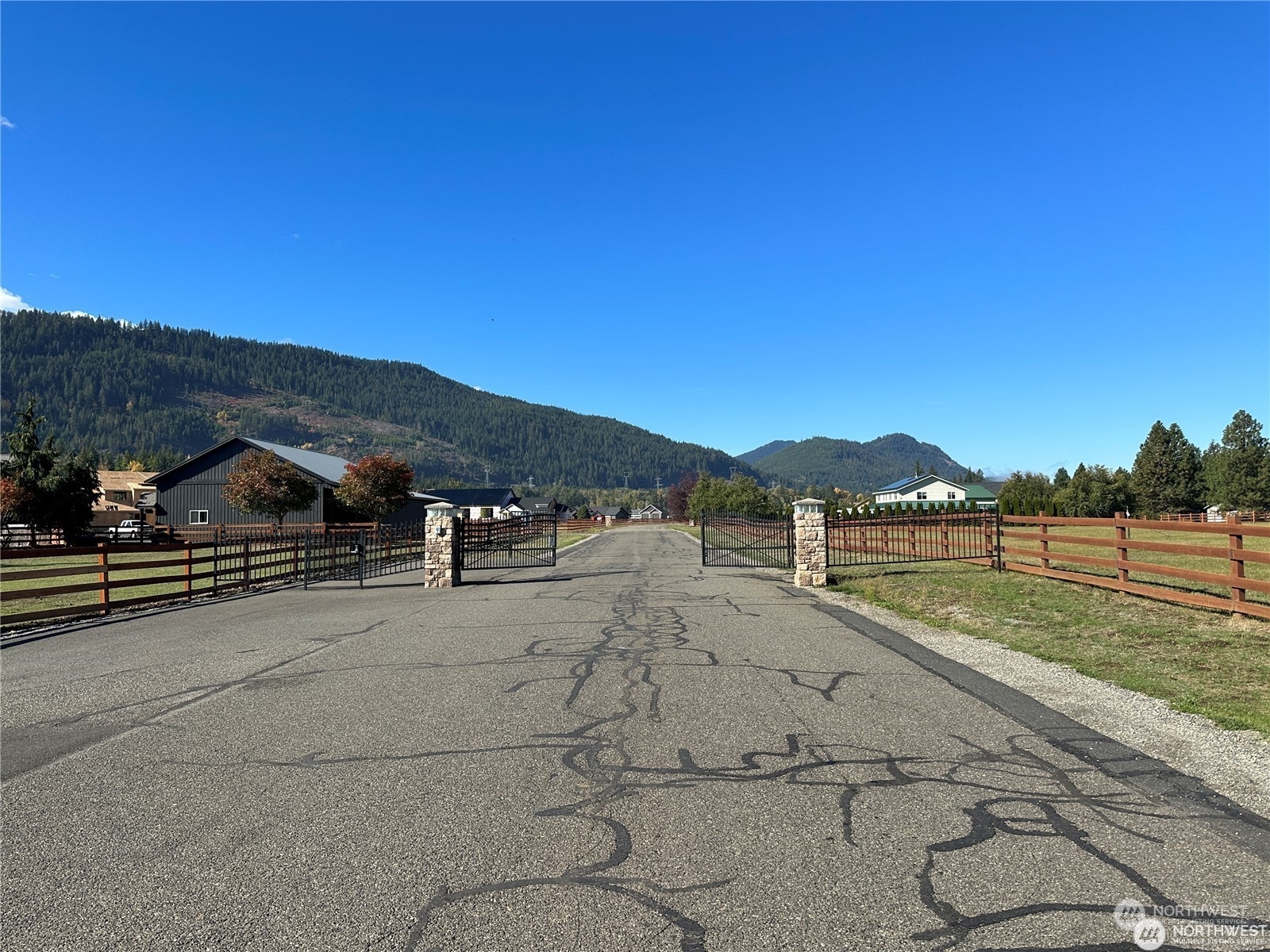 17 Old Cedars Road, Cle Elum, WA 98922 Compass