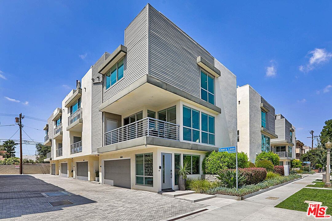 12003 Emery Lane Valley Village, CA 91607 - Photo 2 of 30