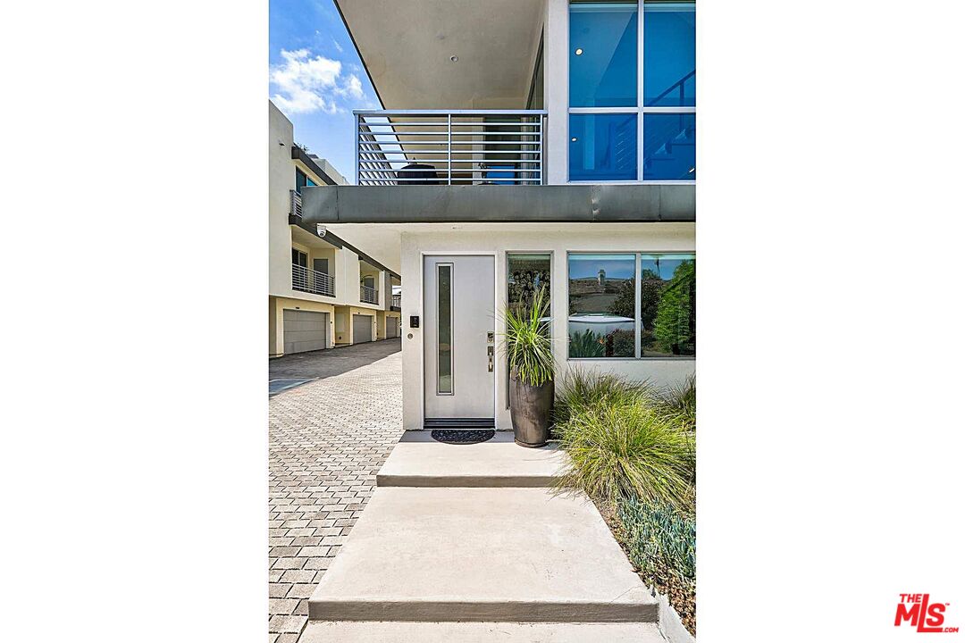 12003 Emery Lane Valley Village, CA 91607 - Photo 3 of 30