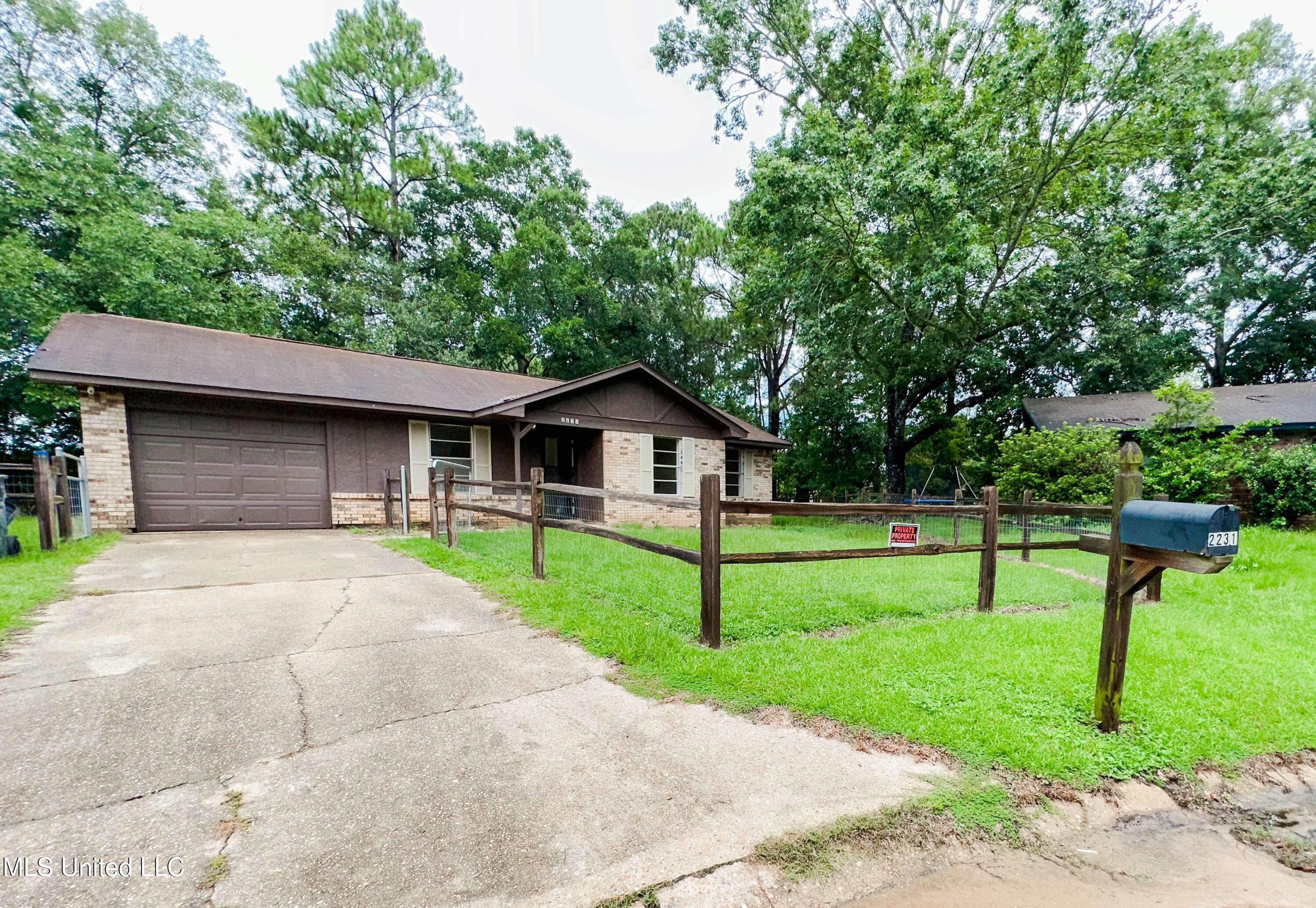 2231 Springwood Road Gautier, MS 39553 - Photo 3 of 27 IMG_5552
