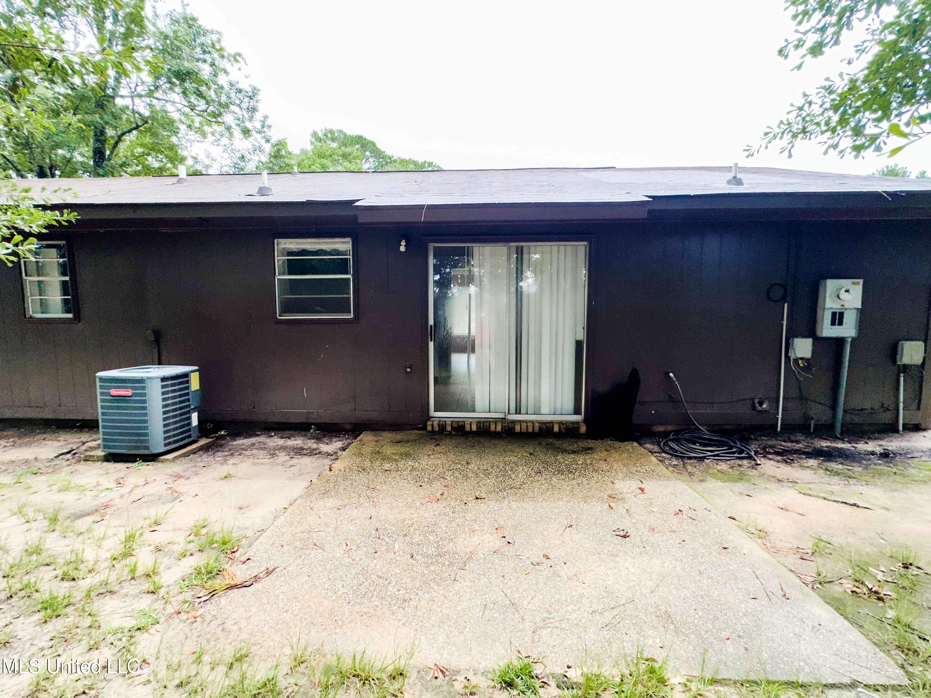 2231 Springwood Road Gautier, MS 39553 - Photo 5 of 27 IMG_5556