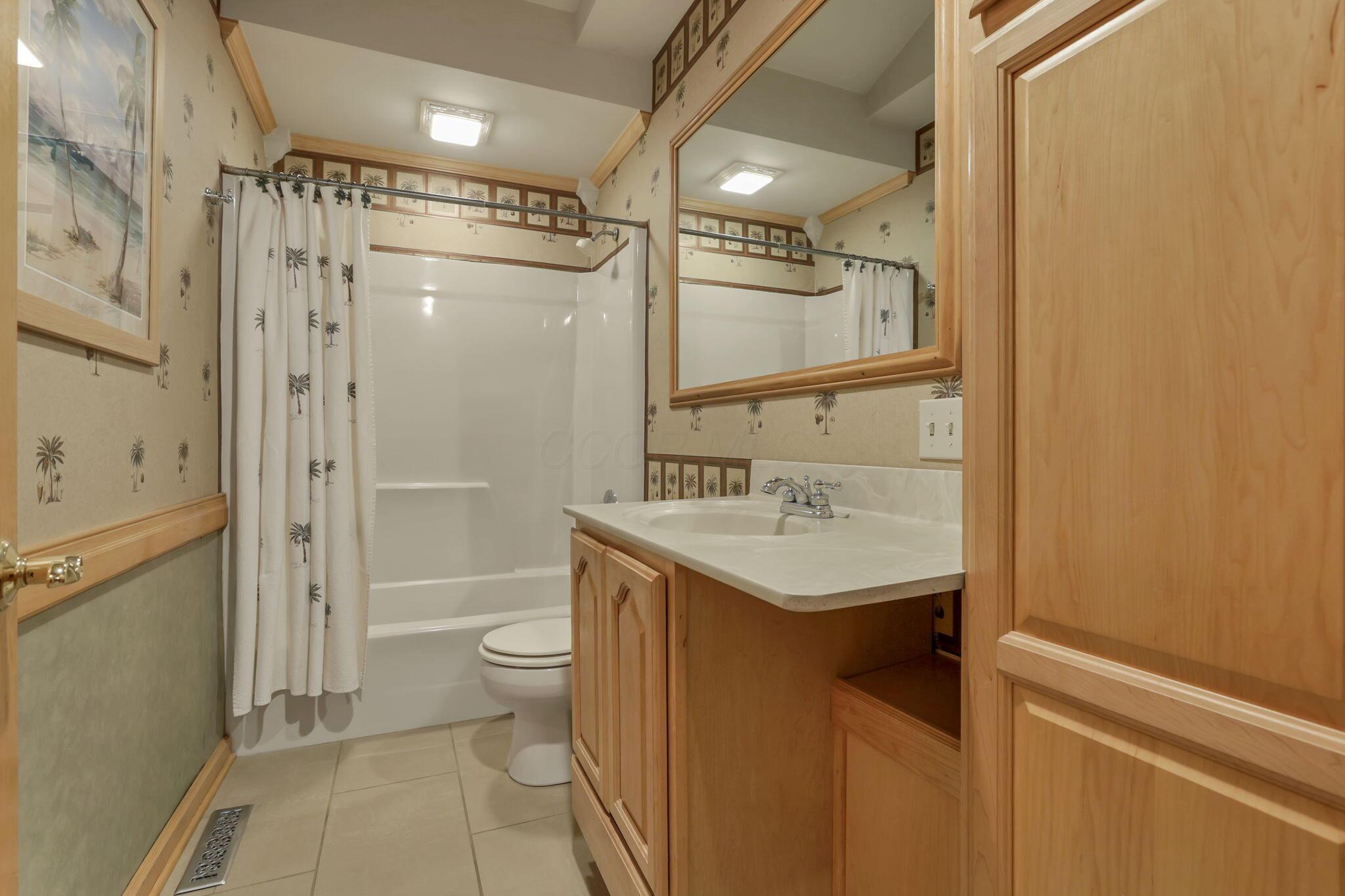 4655 Hayes Road Groveport, OH 43125 - Photo 28 of 85 full bath