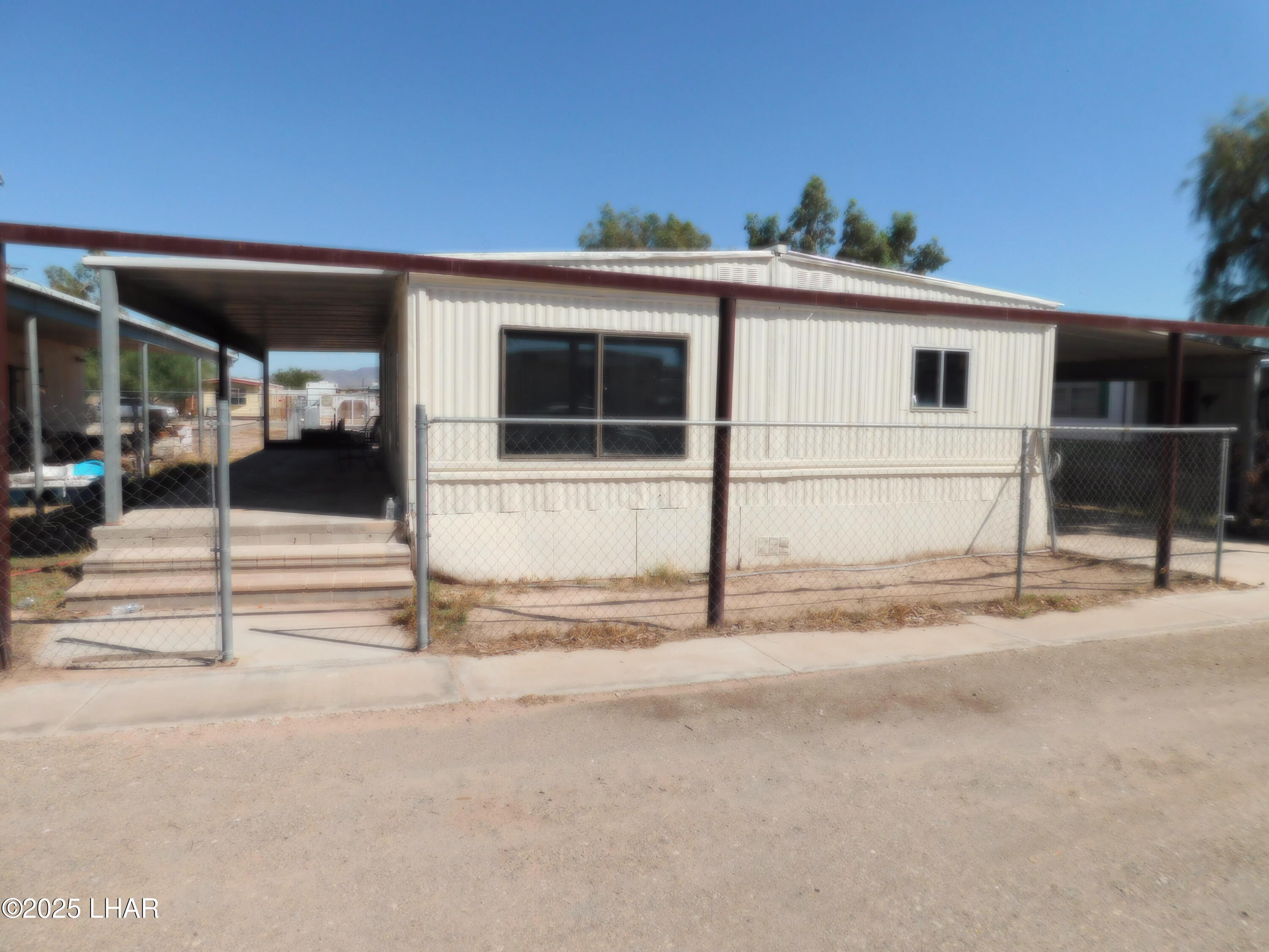 48792 Sourdough Road, Unit 29 Ehrenberg, AZ 85334 - Photo 1 of 3 front view of a house