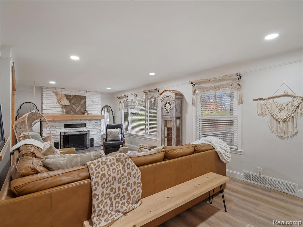 1551 John R Road Rochester Hills, MI 48307 - Photo 7 of 44