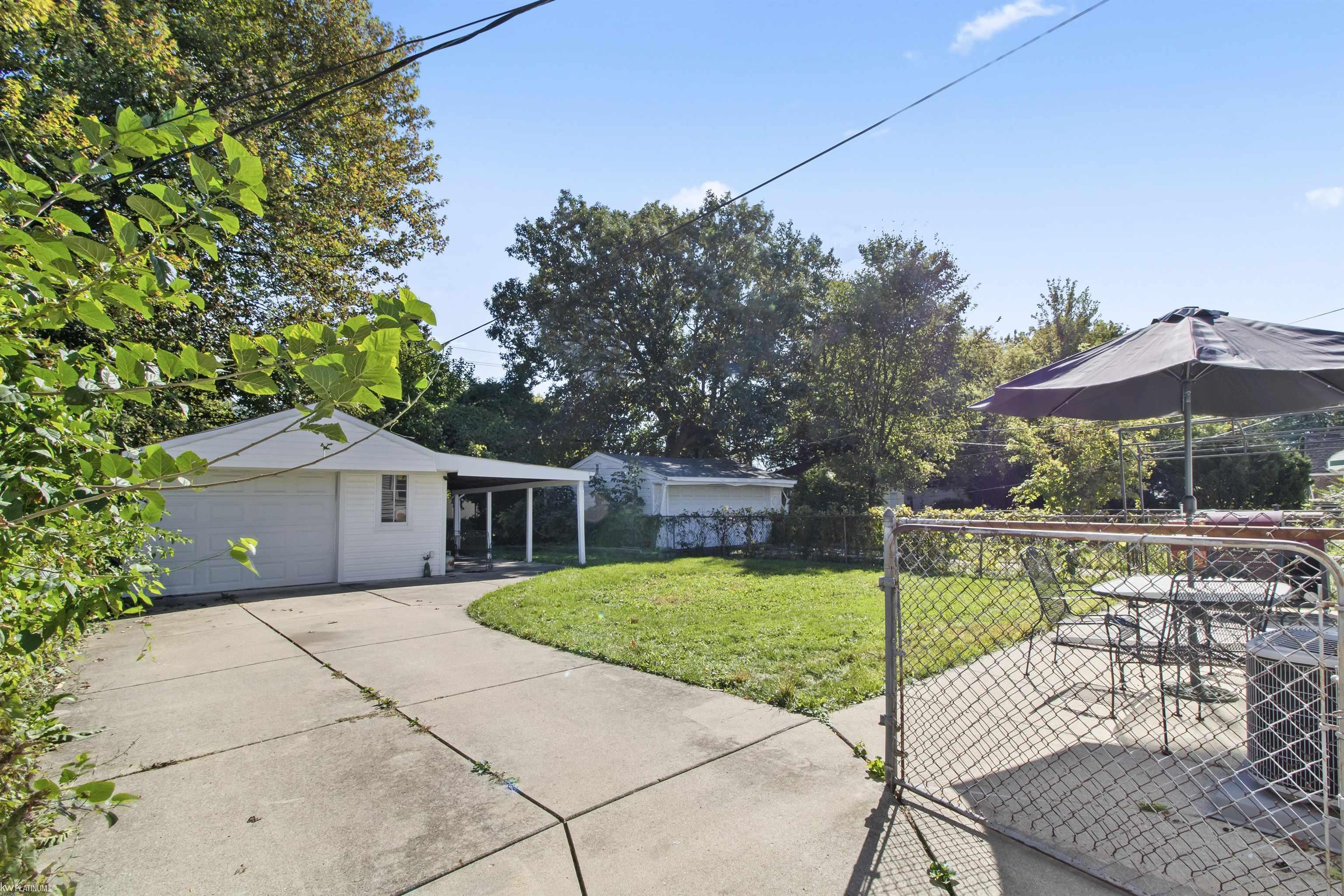 22062 Rausch Avenue Eastpointe, MI 48021 - Photo 7 of 23