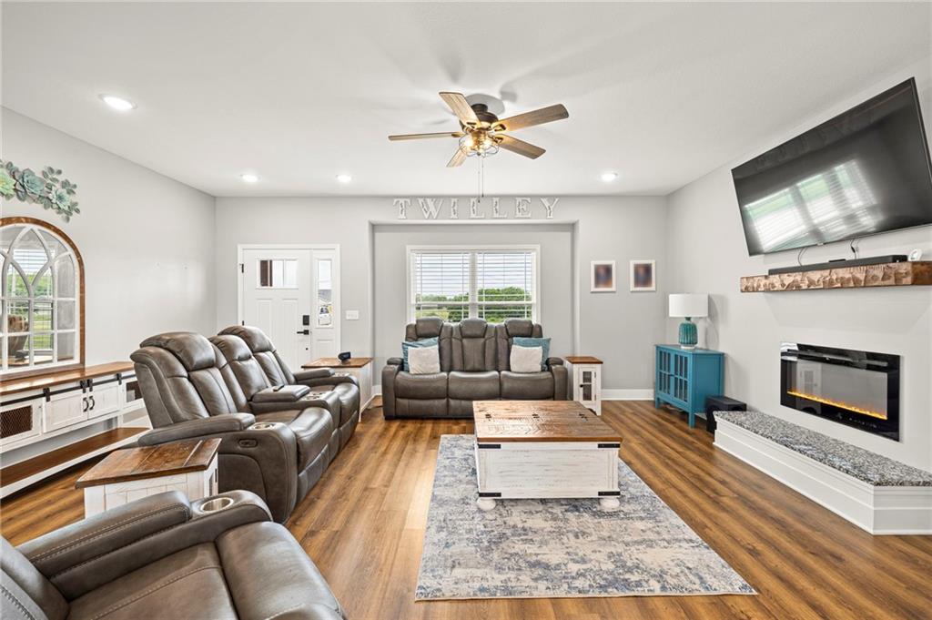 305 Southwest 11th Road Warrensburg, MO 64093 - Photo 8 of 64 Gallery Image 8