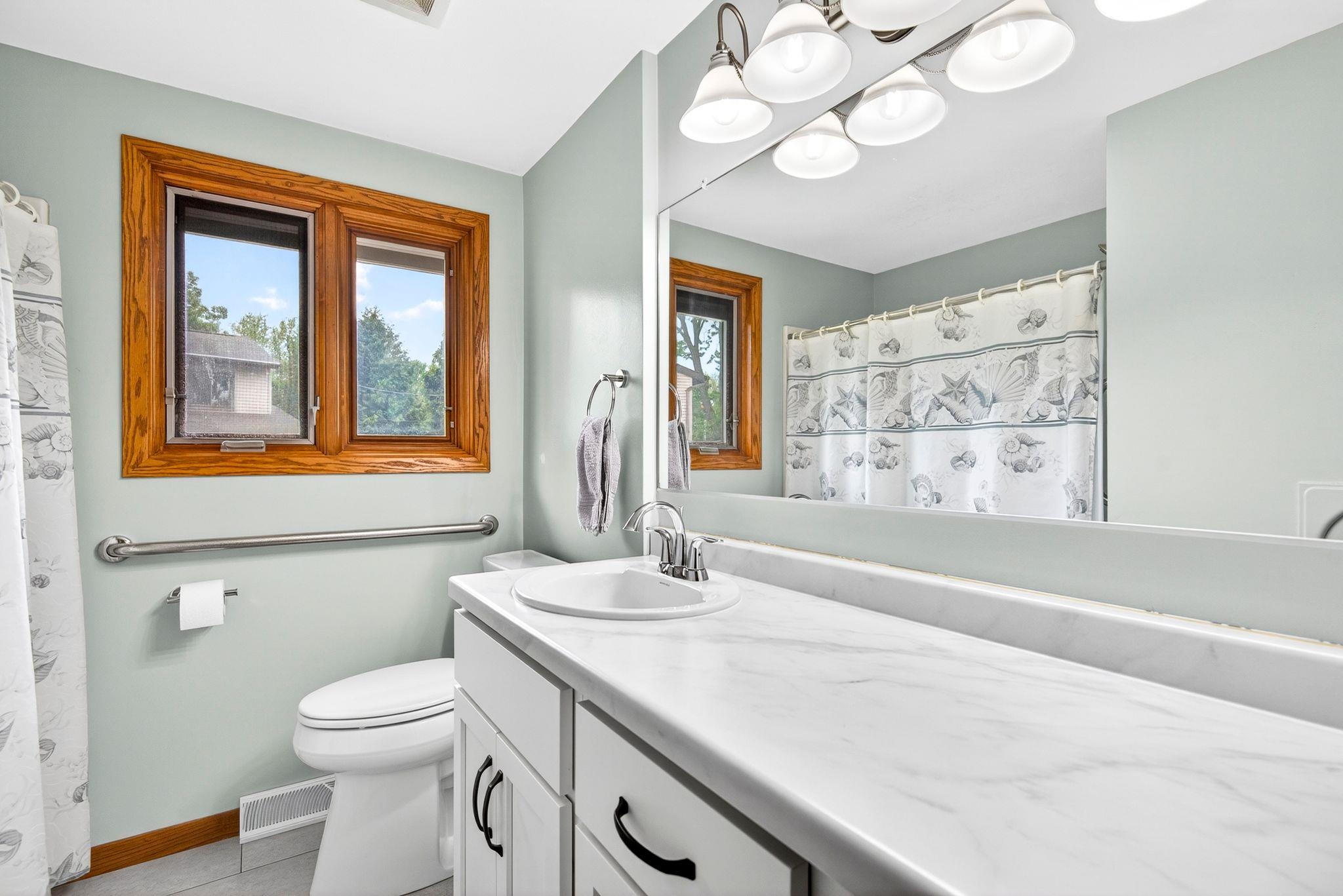 1280 Frances Way Menasha, WI 54952 - Photo 13 of 36