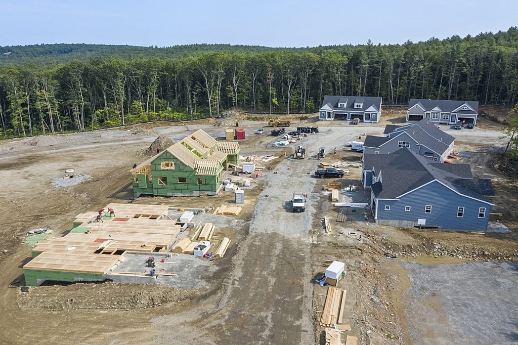 8 Campbell Road, Unit 42 Berlin, MA 01503 - Photo 3 of 13 a view of a terrace with skyline