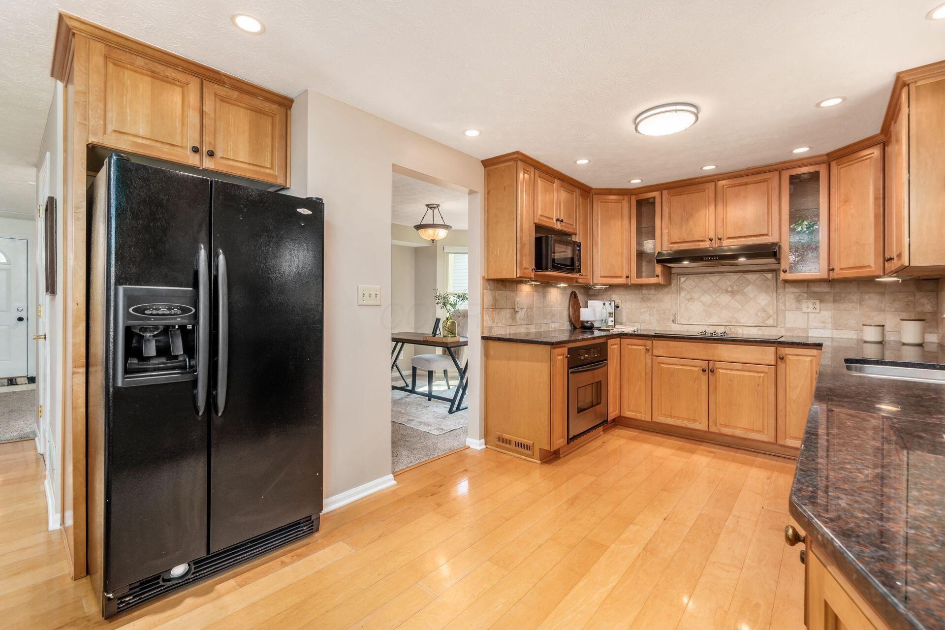 2400 Willis Road Dublin, OH 43016 - Photo 9 of 36 Kitchen