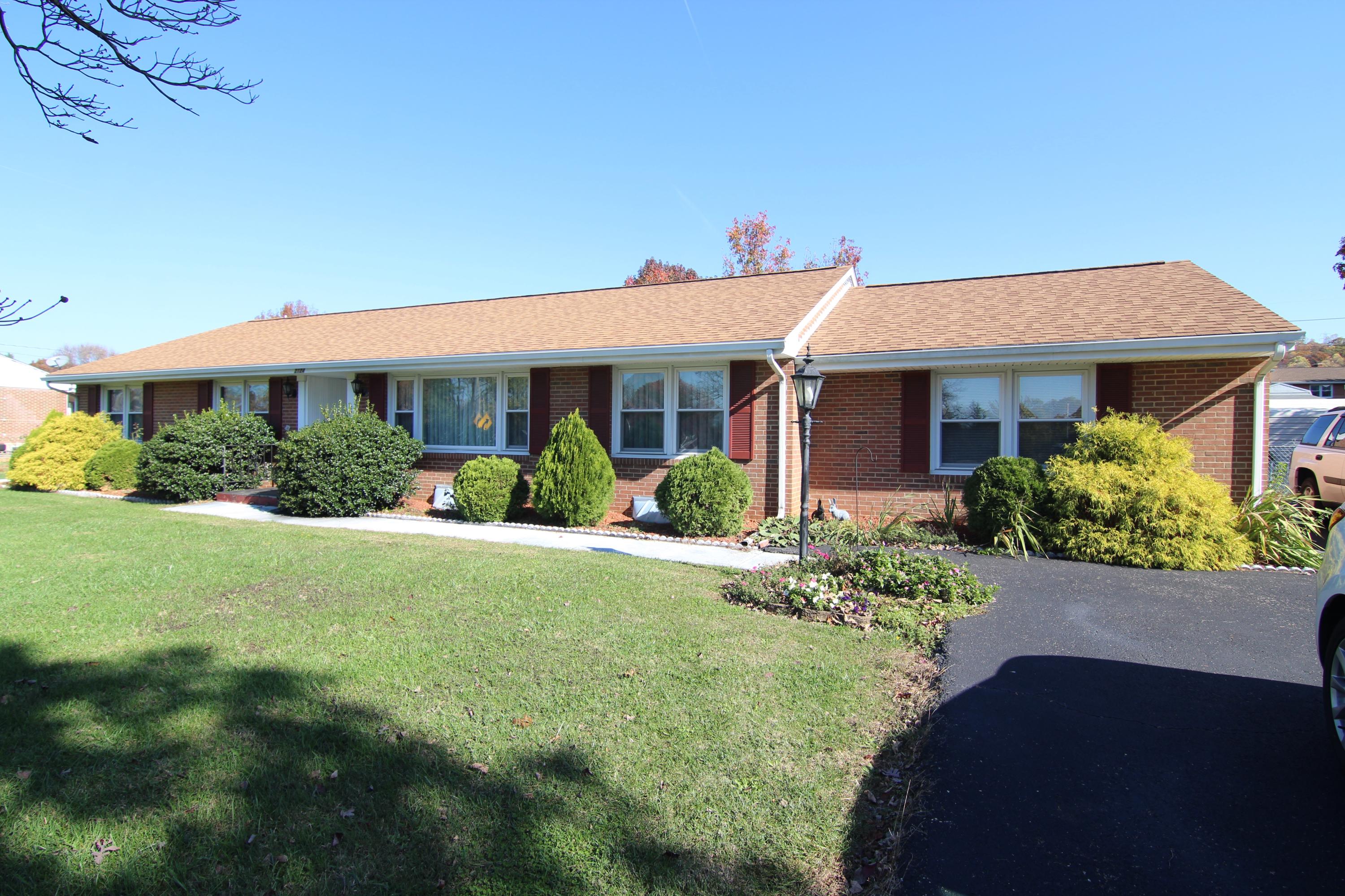 2124 Feather Road Vinton, VA 24179 - Photo 3 of 59 IMG_6726
