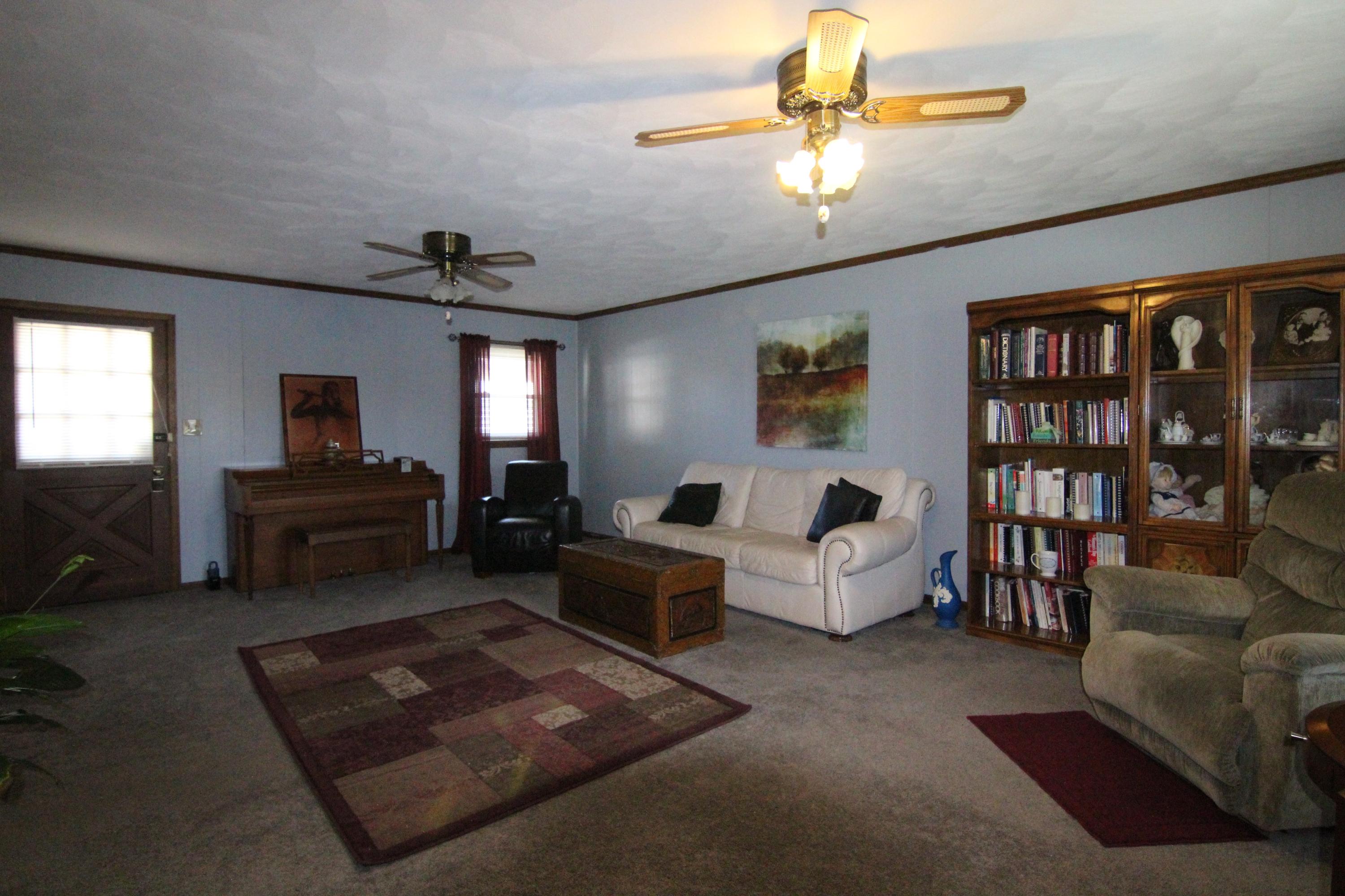 2124 Feather Road Vinton, VA 24179 - Photo 21 of 59 IMG_6653