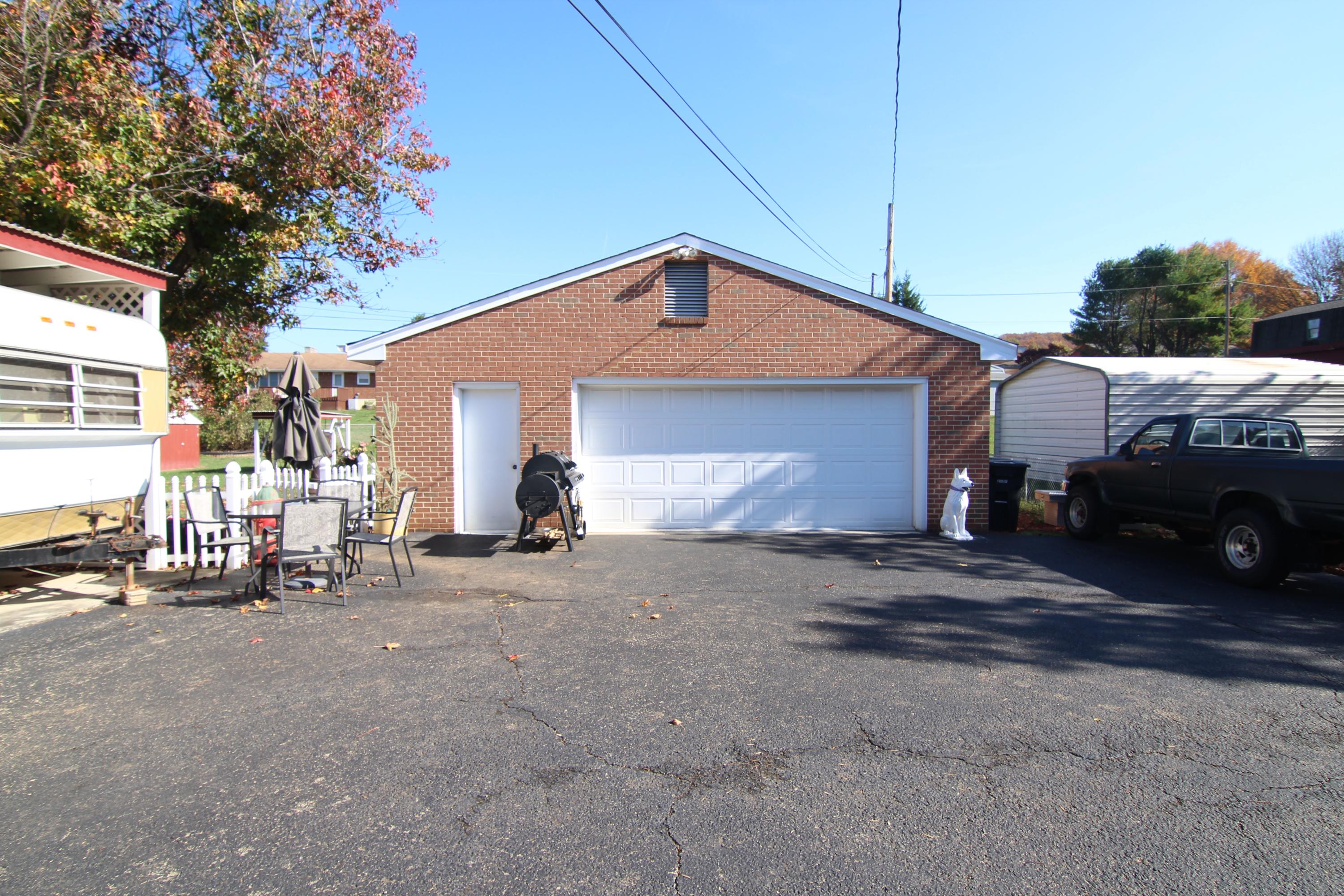 2124 Feather Road Vinton, VA 24179 - Photo 50 of 59 IMG_6699