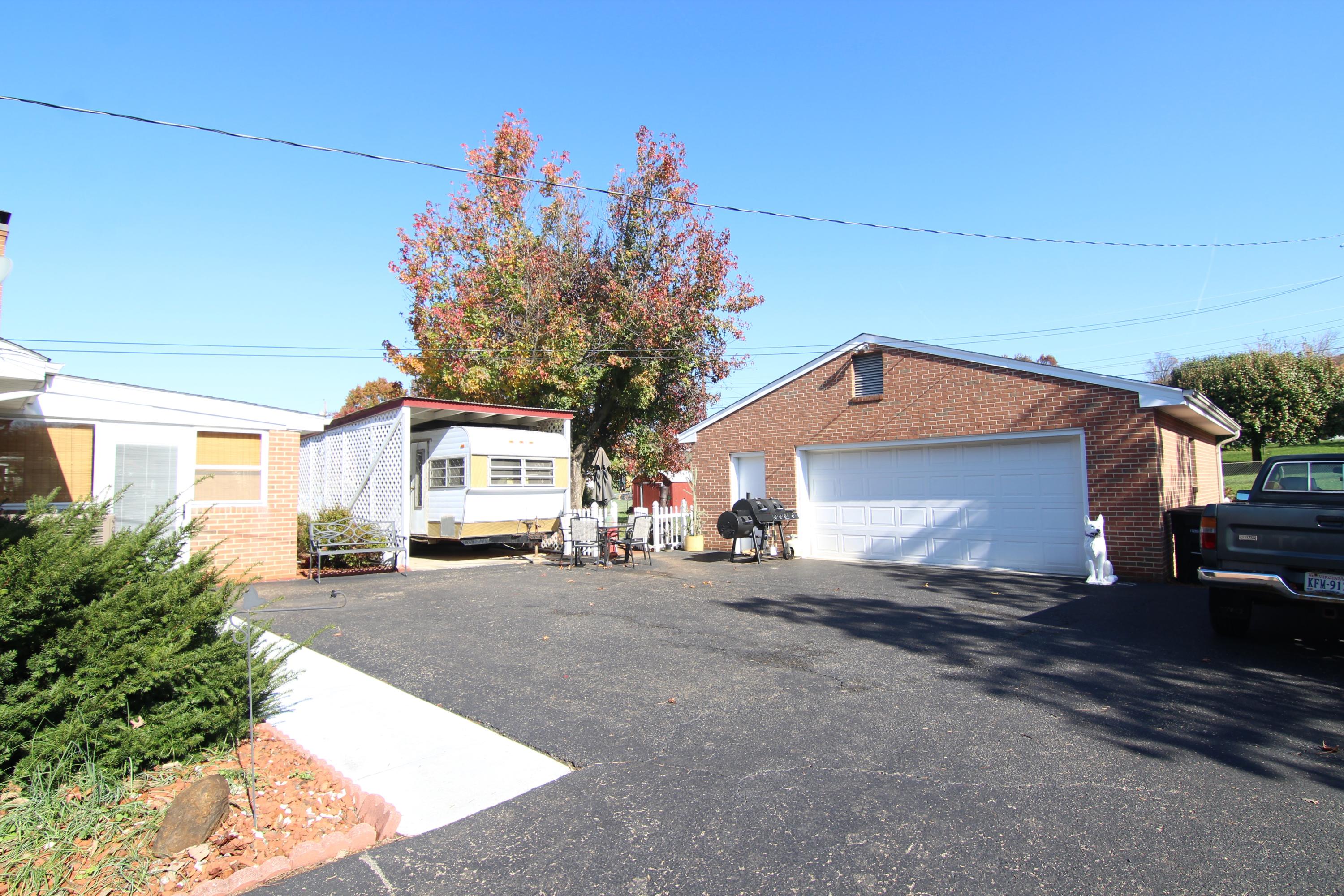 2124 Feather Road Vinton, VA 24179 - Photo 51 of 59 IMG_6700