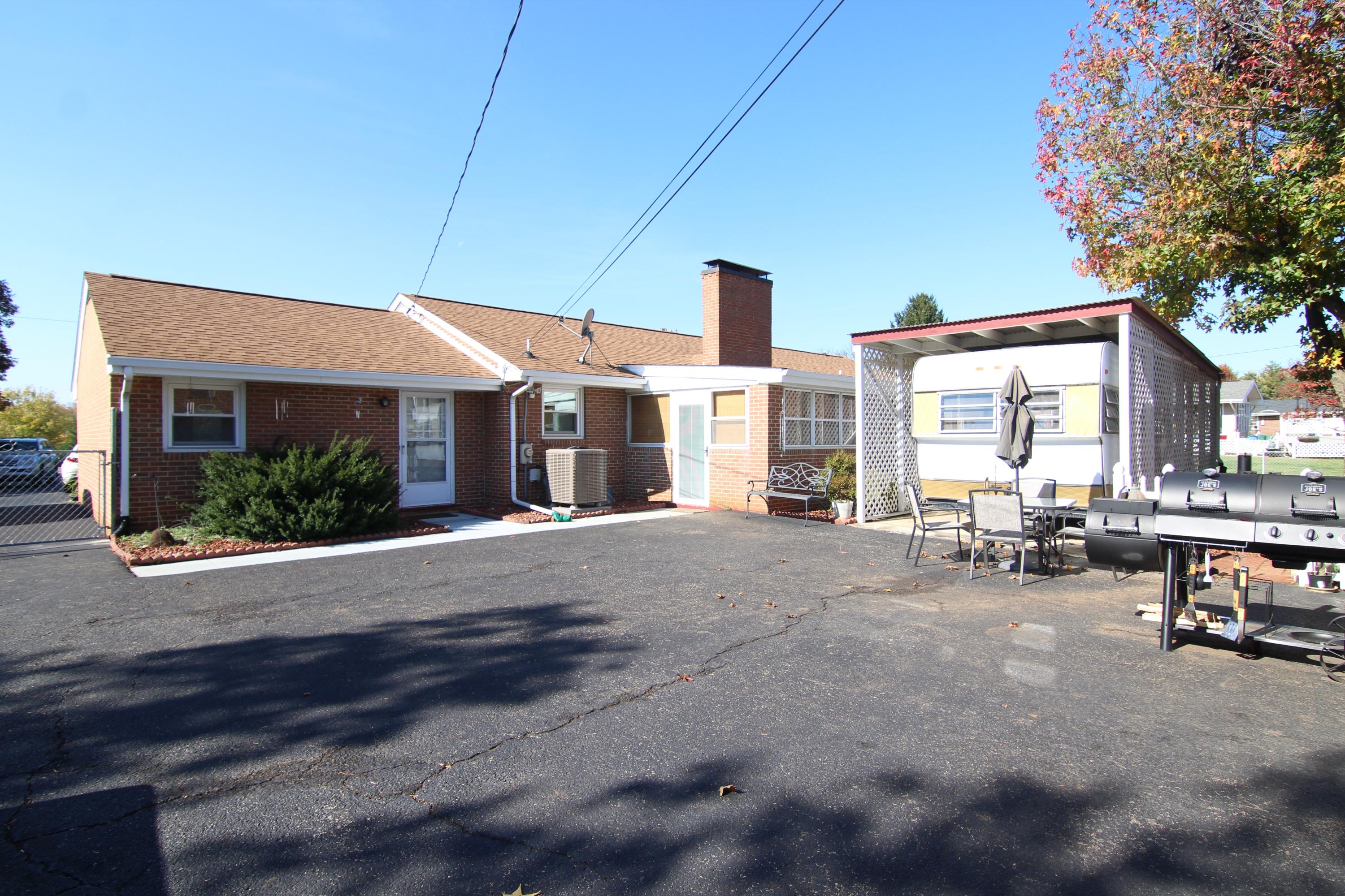 2124 Feather Road Vinton, VA 24179 - Photo 52 of 59 IMG_6701