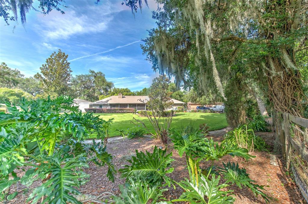 2102 Whitlock Place Dover, FL 33527 - Photo 35 of 45