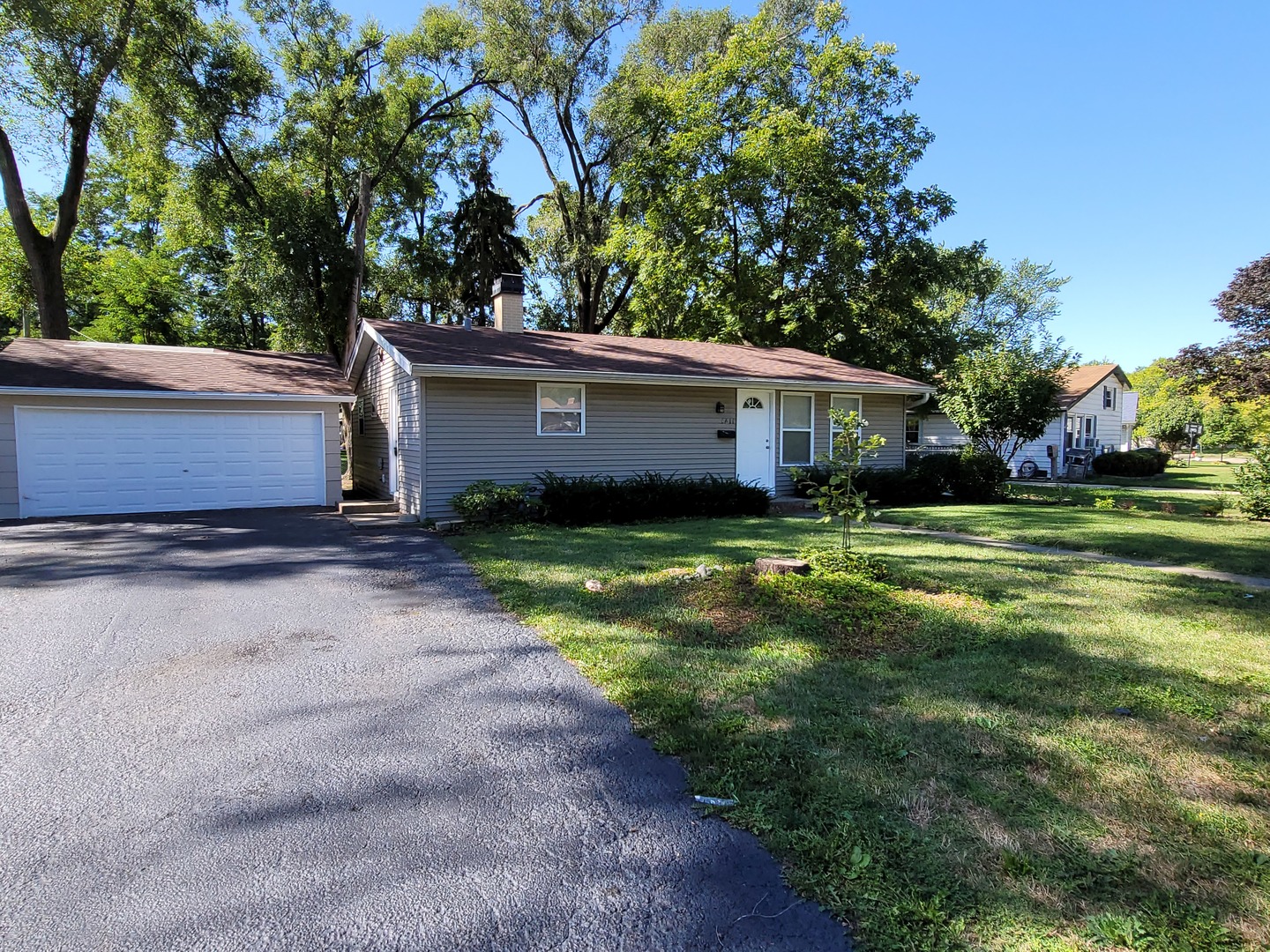 1411 Kings Road Carpentersville, IL 60110 - Photo 1 of 8