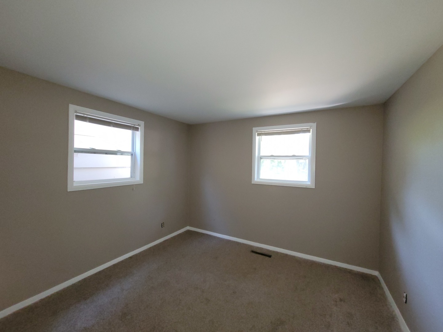 1411 Kings Road Carpentersville, IL 60110 - Photo 3 of 8