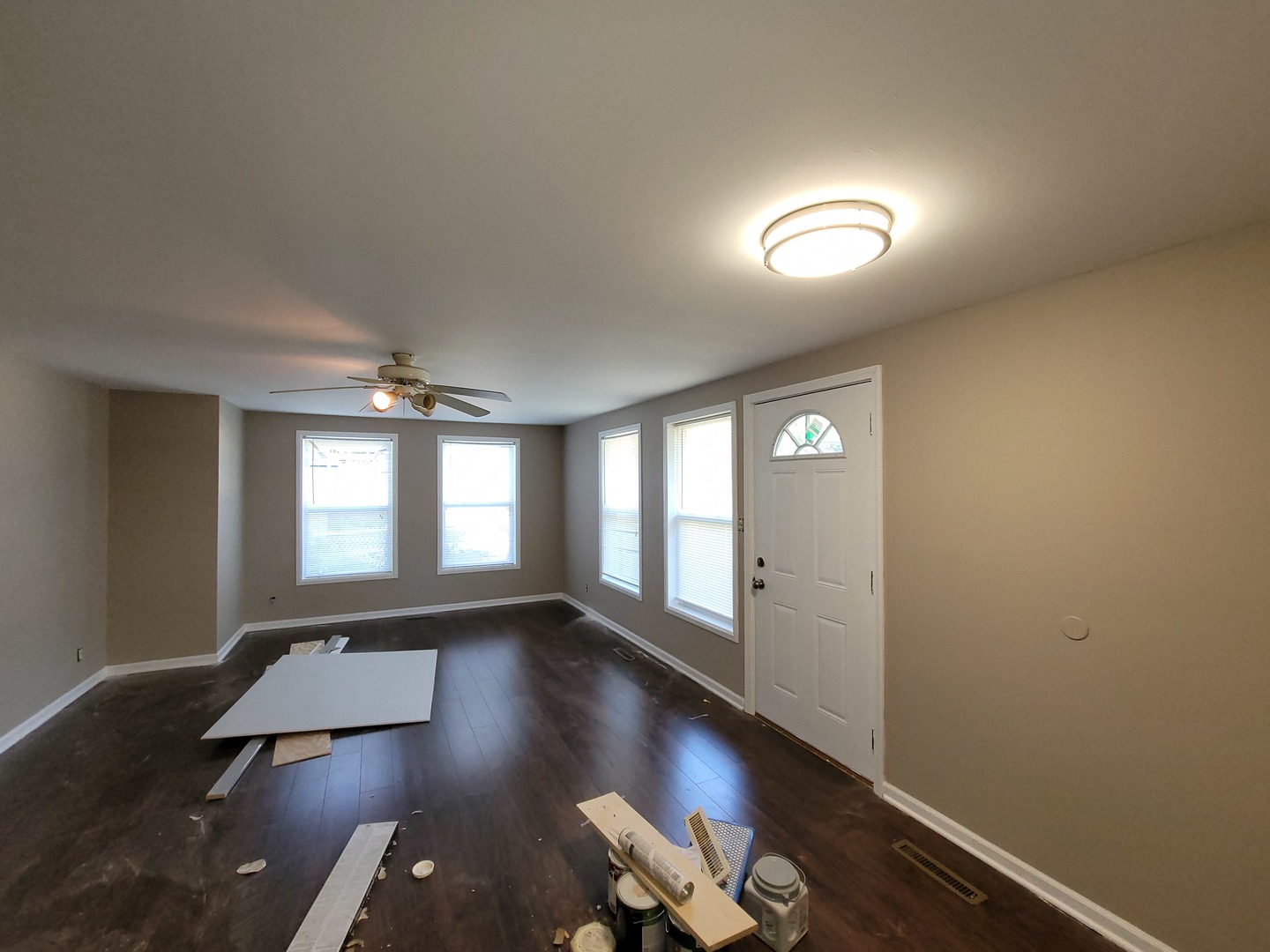 1411 Kings Road Carpentersville, IL 60110 - Photo 6 of 8