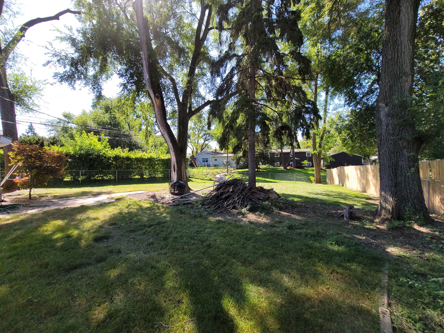 1411 Kings Road Carpentersville, IL 60110 - Photo 7 of 8
