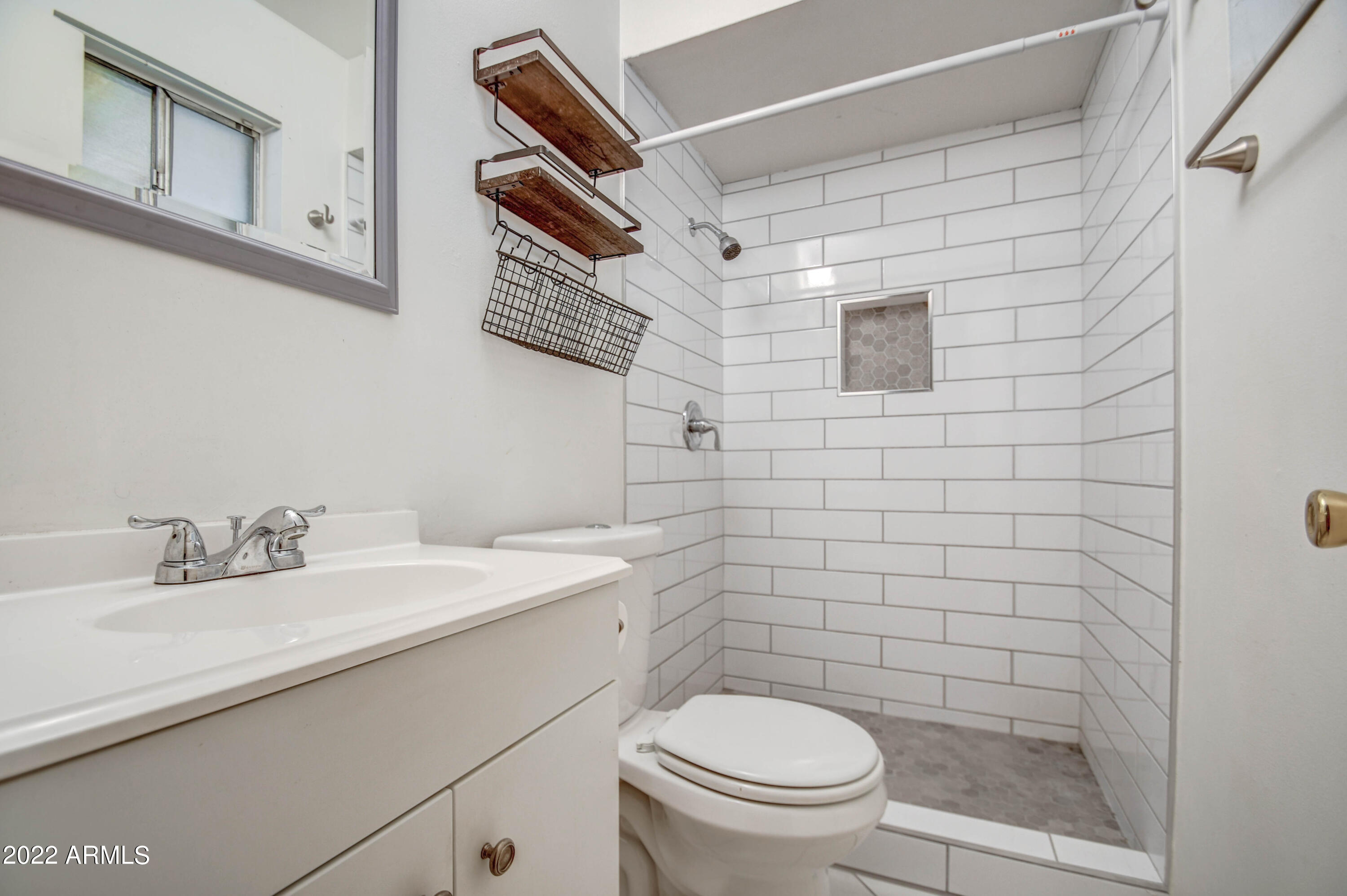6221 West Monterey Way Phoenix, AZ 85033 - Photo 16 of 19 MASTER BATH 1