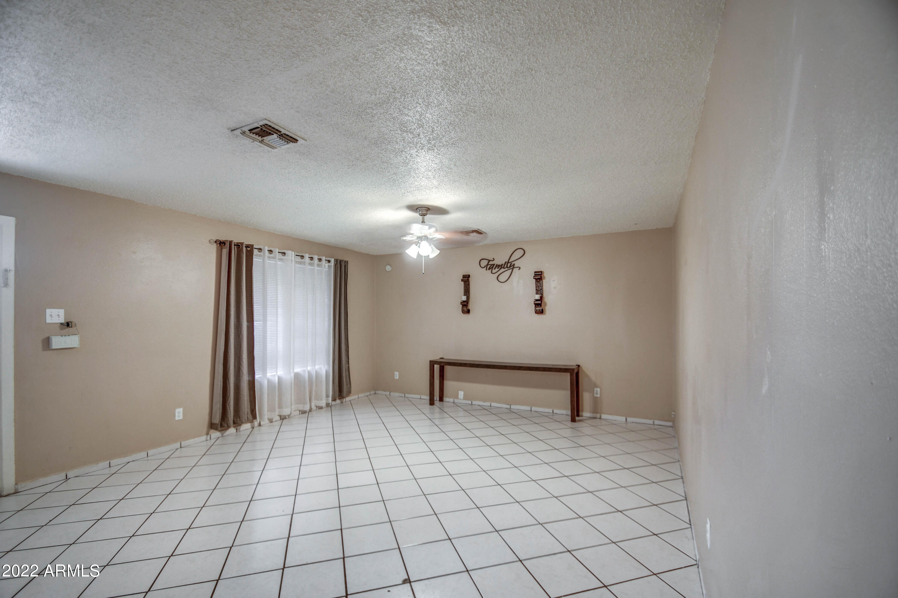 6221 West Monterey Way Phoenix, AZ 85033 - Photo 4 of 19 LIVING 1