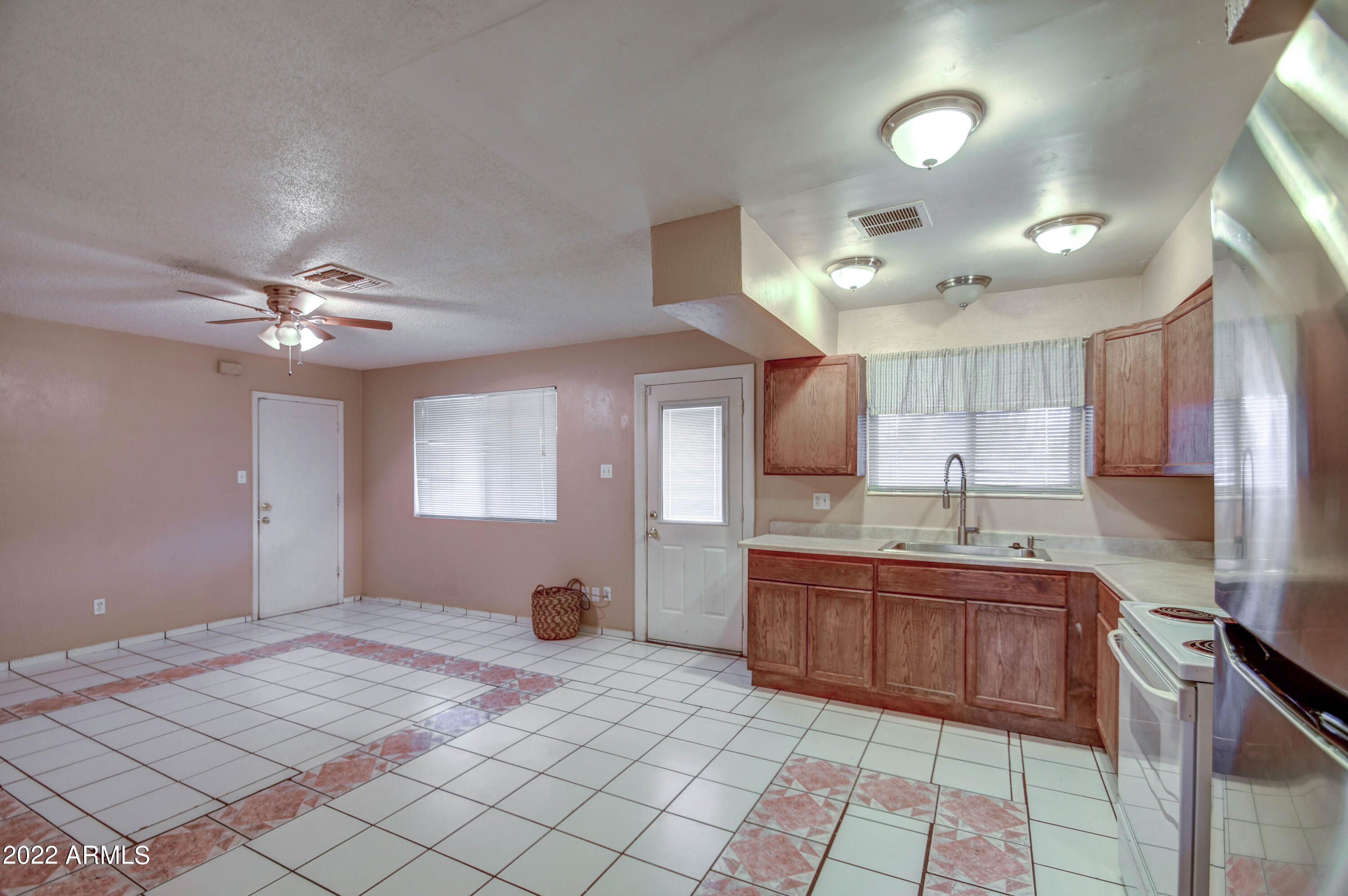 6221 West Monterey Way Phoenix, AZ 85033 - Photo 6 of 19 KITCHEN 6