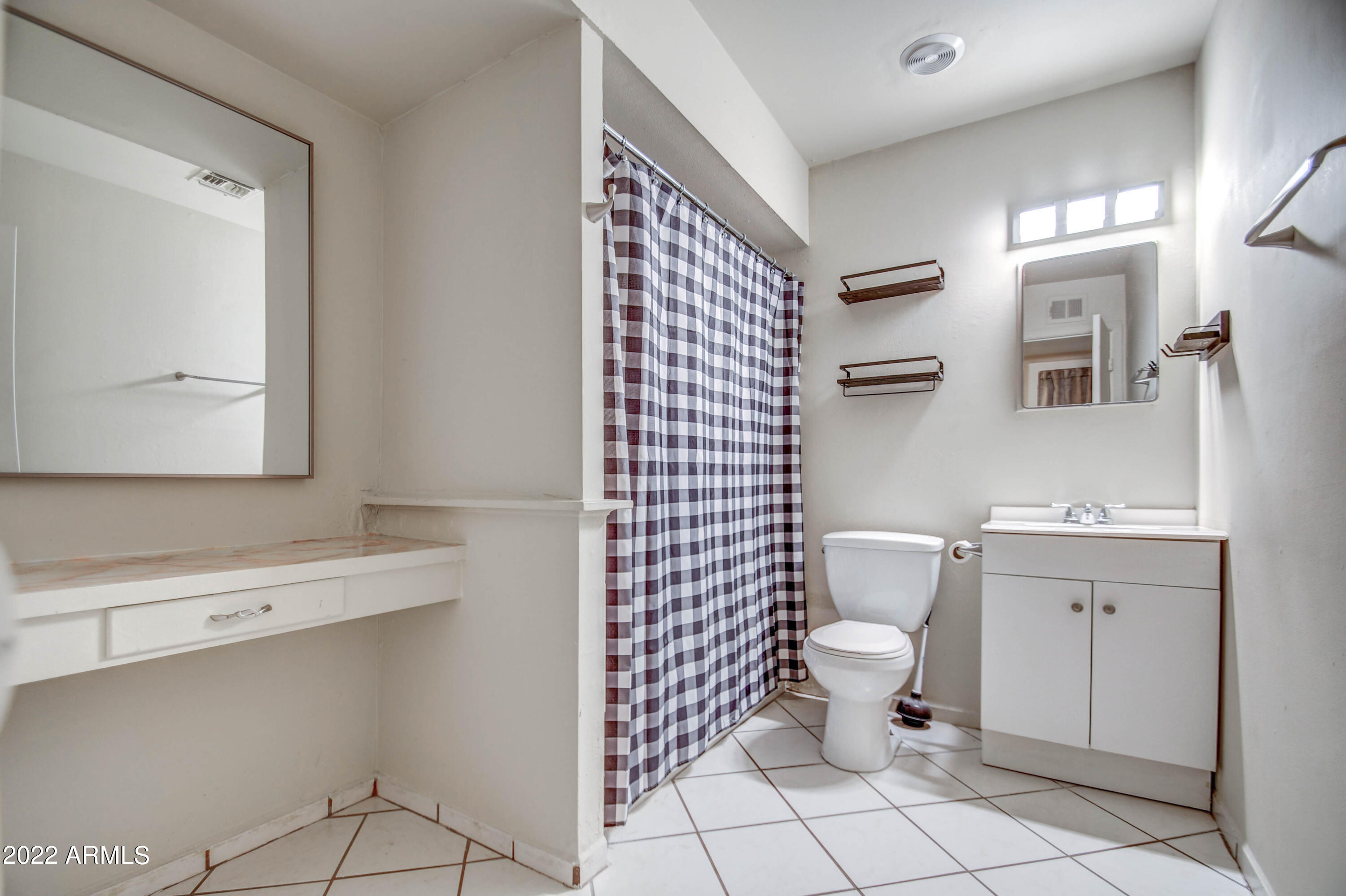 6221 West Monterey Way Phoenix, AZ 85033 - Photo 9 of 19 BATH 2, 1