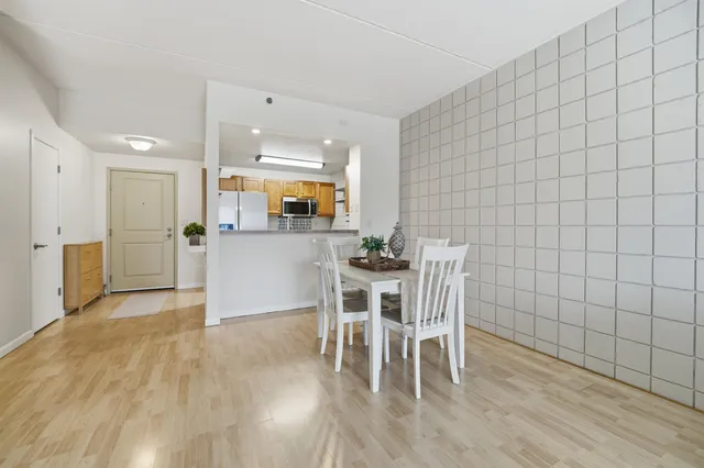 $259,900 | 400 North Richmond Street, Unit 323, Appleton, WI 54911