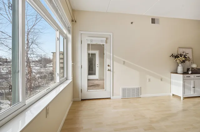 $259,900 | 400 North Richmond Street, Unit 323, Appleton, WI 54911