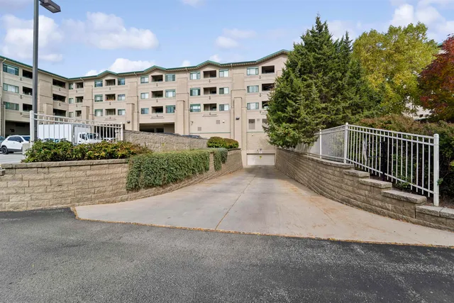 $259,900 | 400 North Richmond Street, Unit 323, Appleton, WI 54911