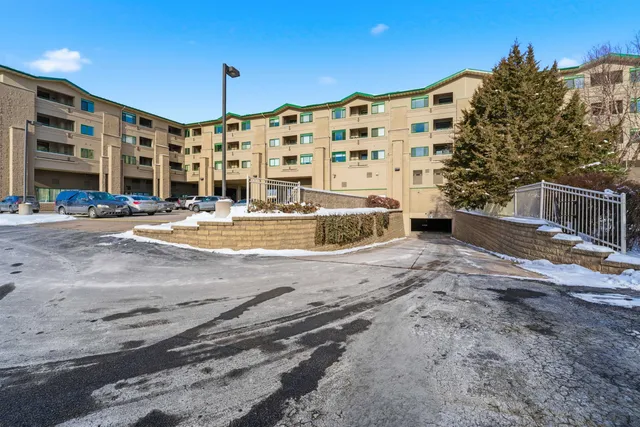 $259,900 | 400 North Richmond Street, Unit 323, Appleton, WI 54911